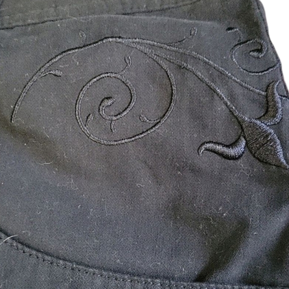 Cabelas Women's Black Shorts - Picture 2 of 5